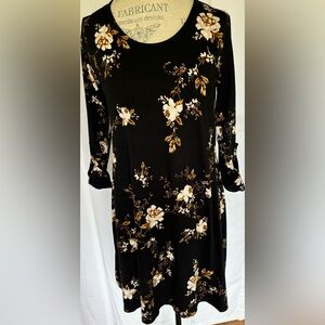 Love Fire Womens 3/4 Sleeve Shift Dress in Black/Cream Floral Sz M